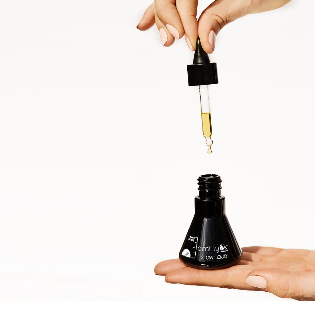 Cómo aplicar correctamente los aceites en la piel: guía técnica + Slow Liquid de Ami Iyök.